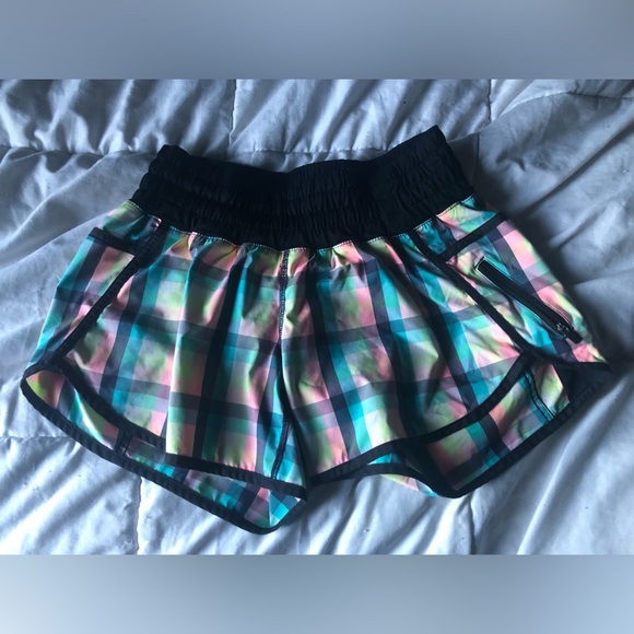 ➿ Lululemon | Tracker Shorts Sz 6 - Picture 5 of 5